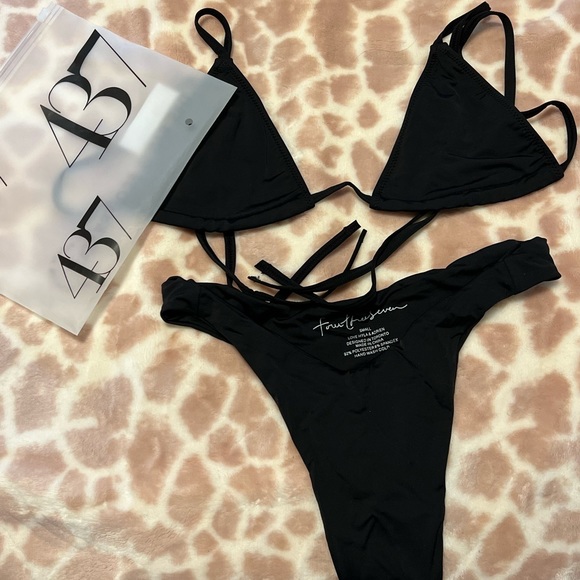 437 Sanders x Kenzie Black (Small) - Picture 1 of 3